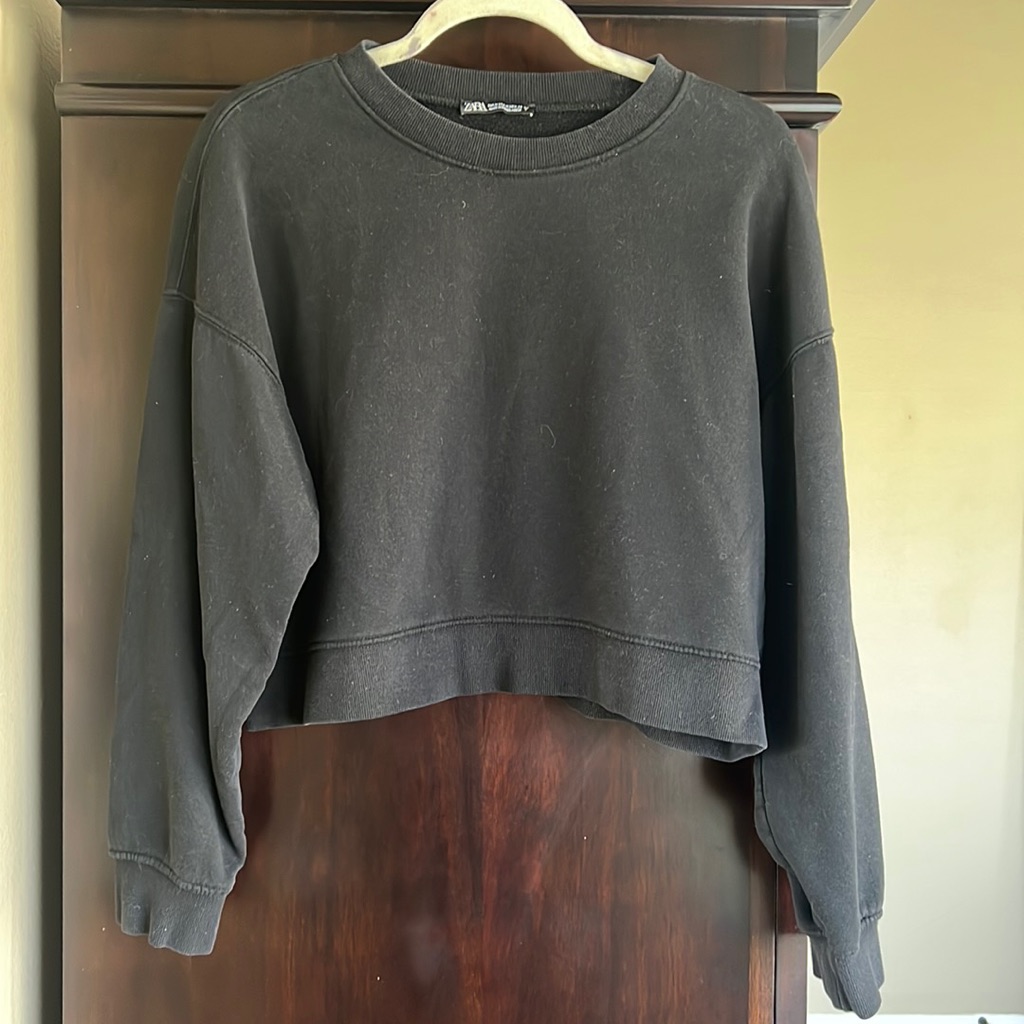 Zara Cropped Black Sweatshirt Size M